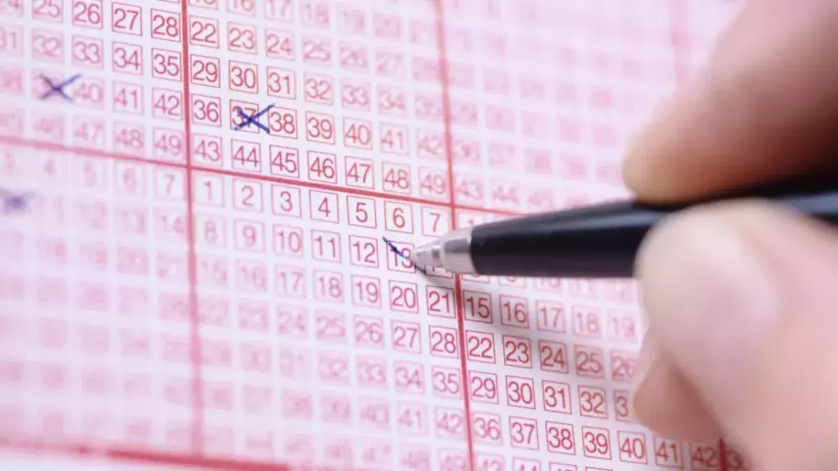 Nach einem Lotto-Gewinn überschlagen sich die Ereignisse in einer US-Kleinstadt. 