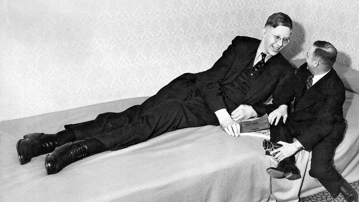 Robert Wadlow sieht aus wie ein Riese
