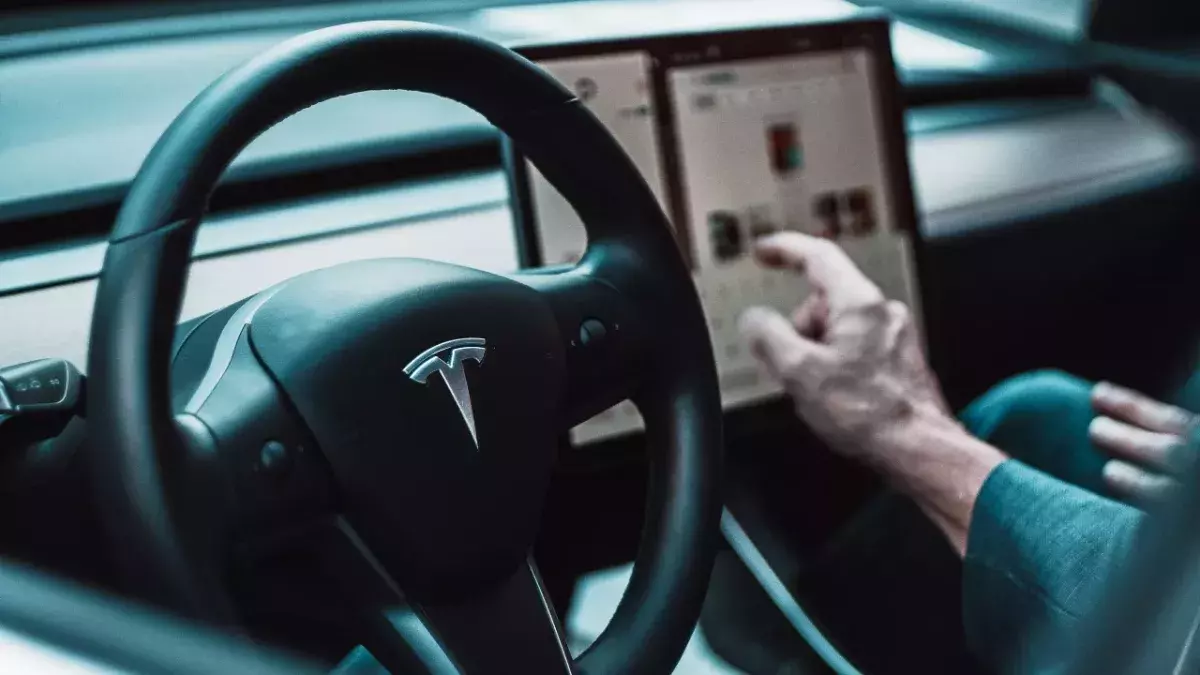 Tesla-Upgrade von Baby durchgeführt