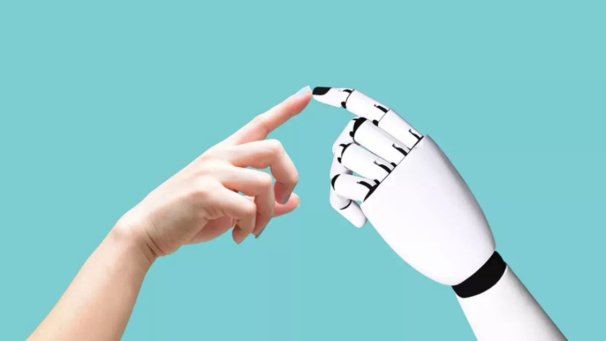 Transhumanistin: Frau lässt sich Technik-Gadgets in den Arm pflanzen
