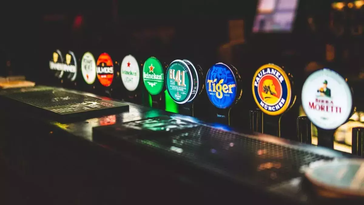 Zapfanlage in einer Bar in Dublin, Irland