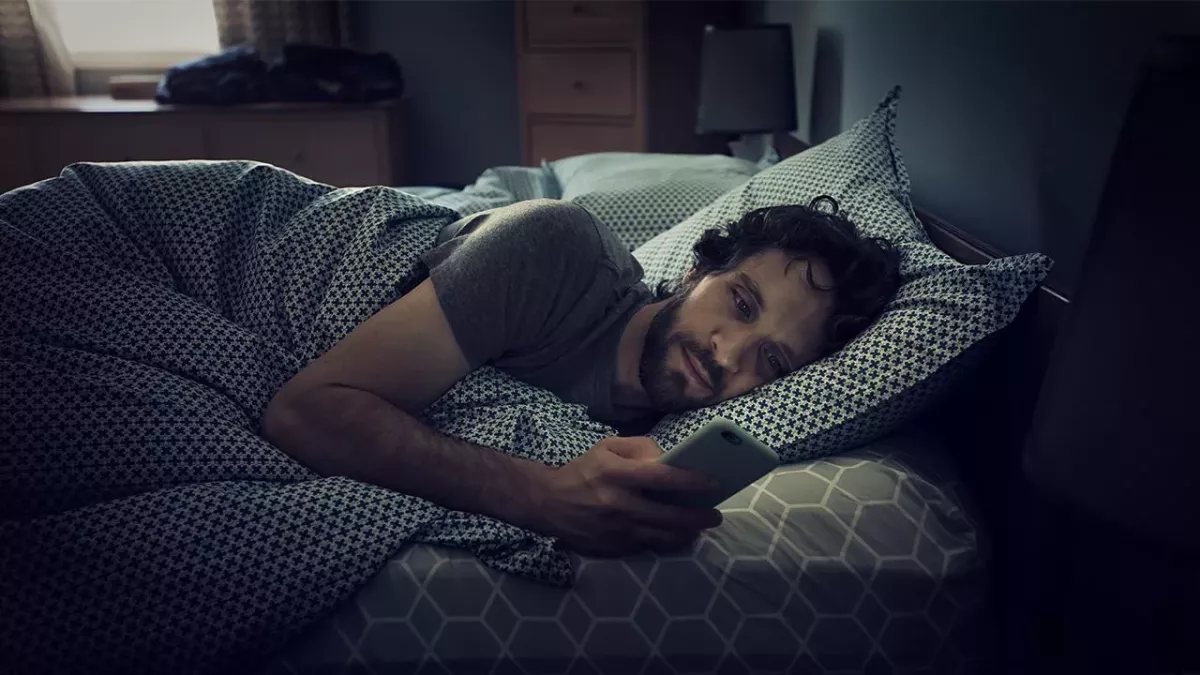 Das passiert mit deinen Augen, wenn du deinen Smartphone-Bildschirm dunkler stellst