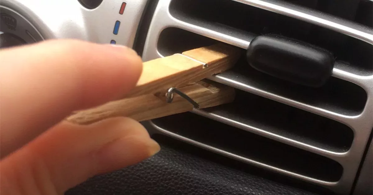 Aus diesem Grund solltest du im Winter immer eine Wäscheklammer im Auto haben