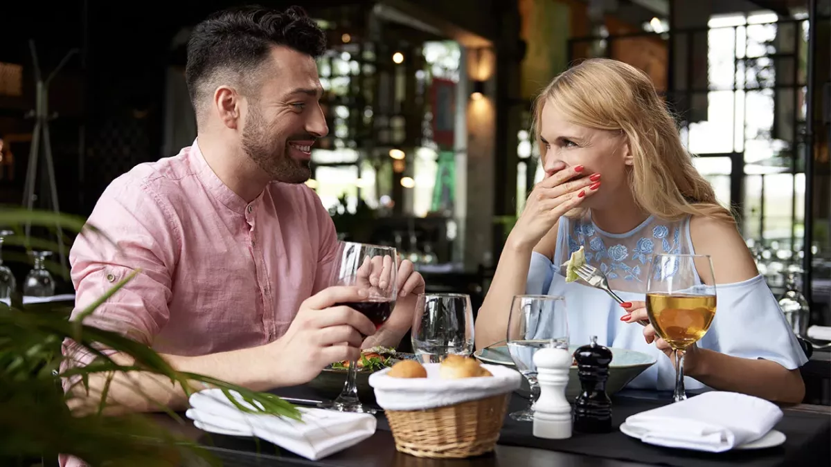 Flirt-Trend Sneating: So schamlos wird das Date dabei ausgenutzt