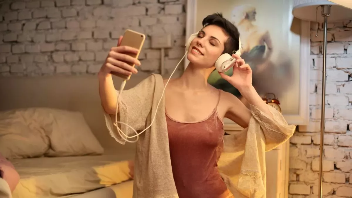 Frau macht Selfie