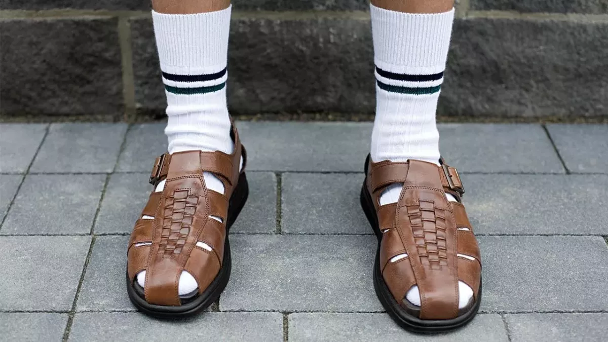 Gesundheit: Aus diesem Grund solltest du Socken in Sandalen tragen