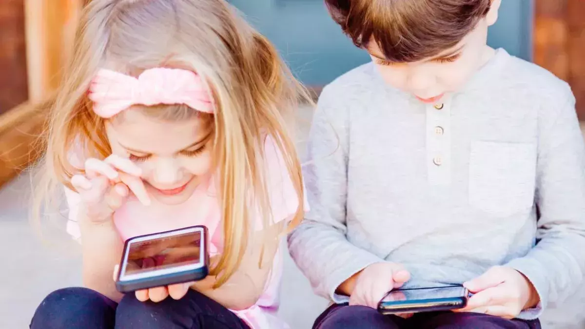 Kids on iPhones