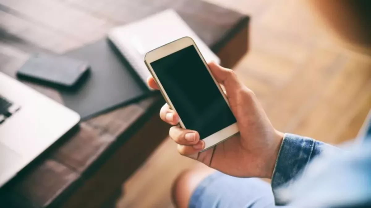 Smartphone schaltet sich aus trotz Batterie