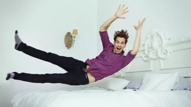 Straßenkleidung im Bett wird ganz schön ekelig