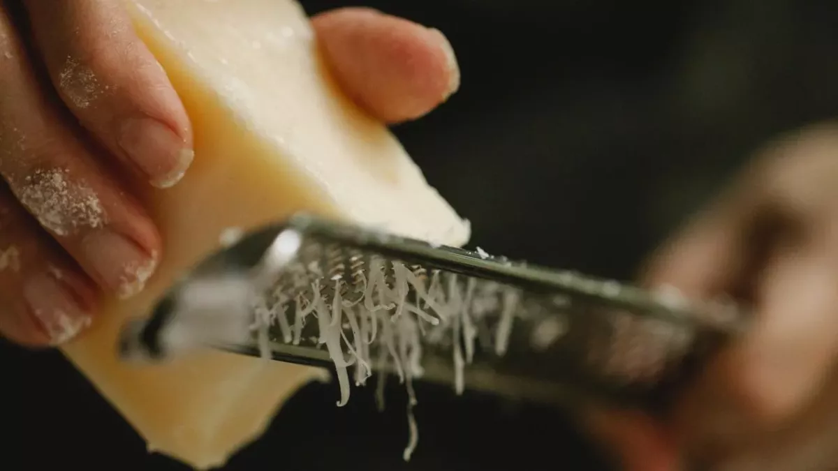 Unglaubliche Enthüllung: So wird Parmesan-Käse wirklich hergestellt