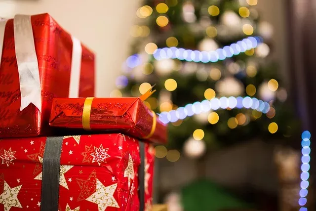 Weihnachten, Geschenkpapier wegwerfen, Geschenkpapier nicht verbrennen, Bußgeld