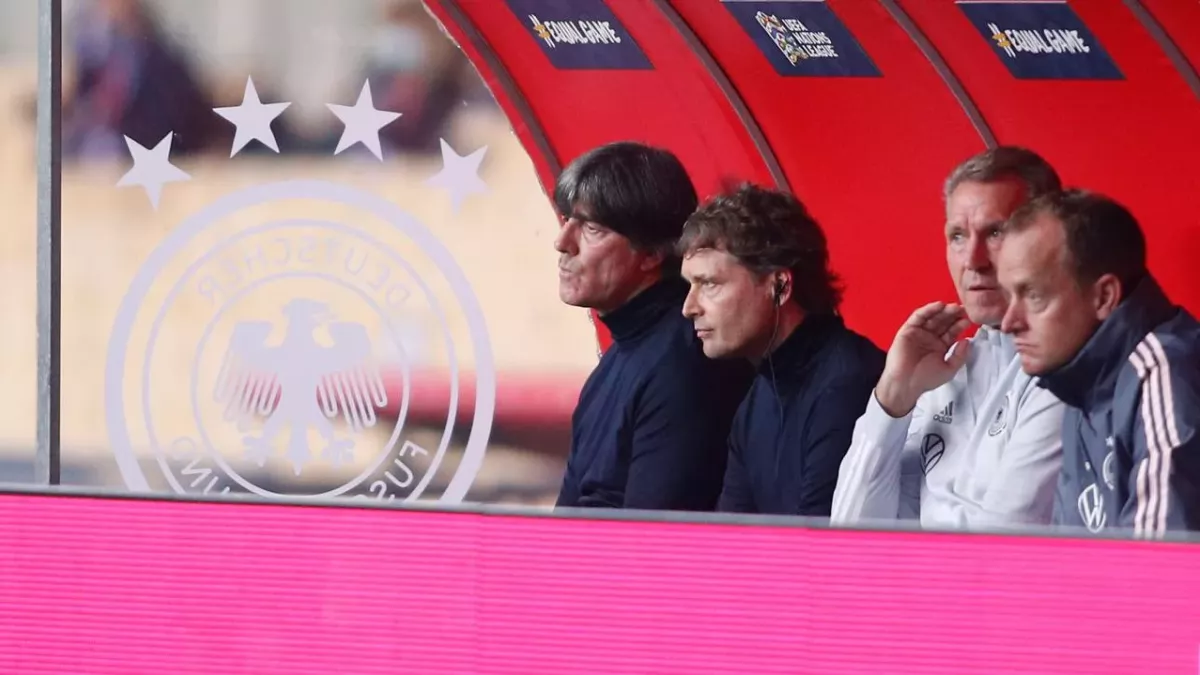 Tristesse auf der deutschen Bank im Spiel gegen Spanien