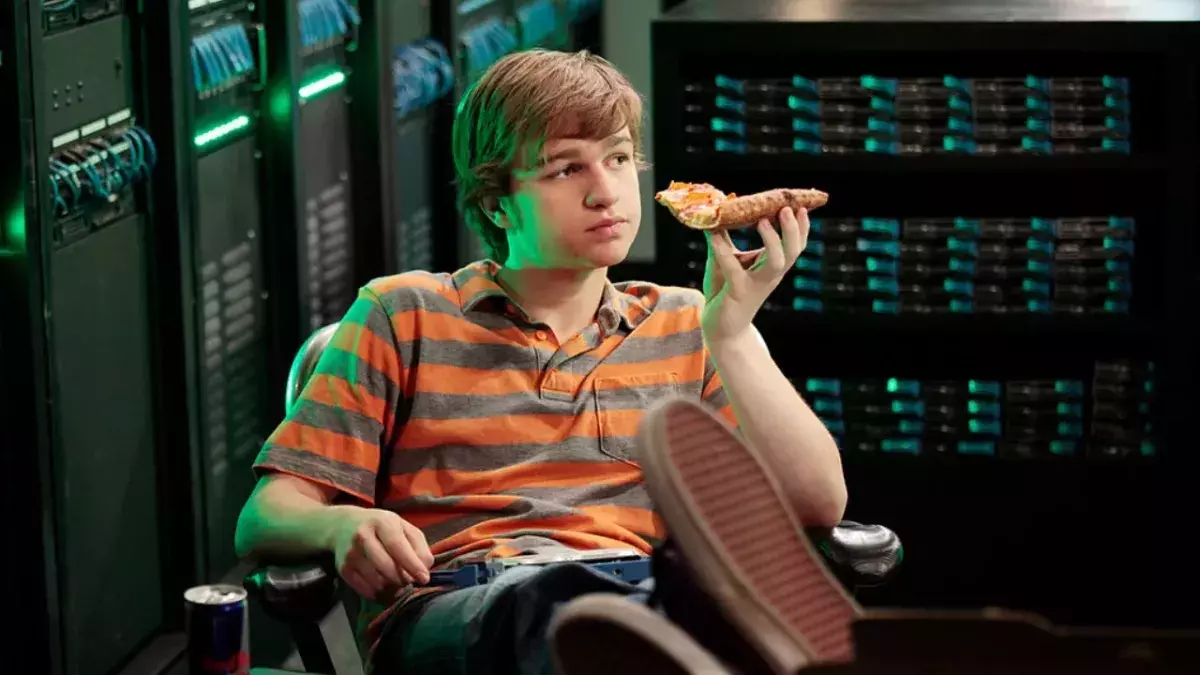 Angus T. Jones als Jake Harper