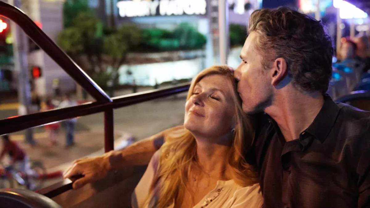Connie Britton als Debra Newell, Eric Bana als John Meehan