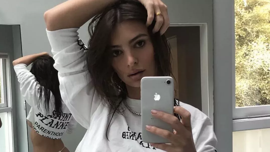 Emily Ratajkowski zeigt ihren Traum-Körper in einem ganz knappen String
