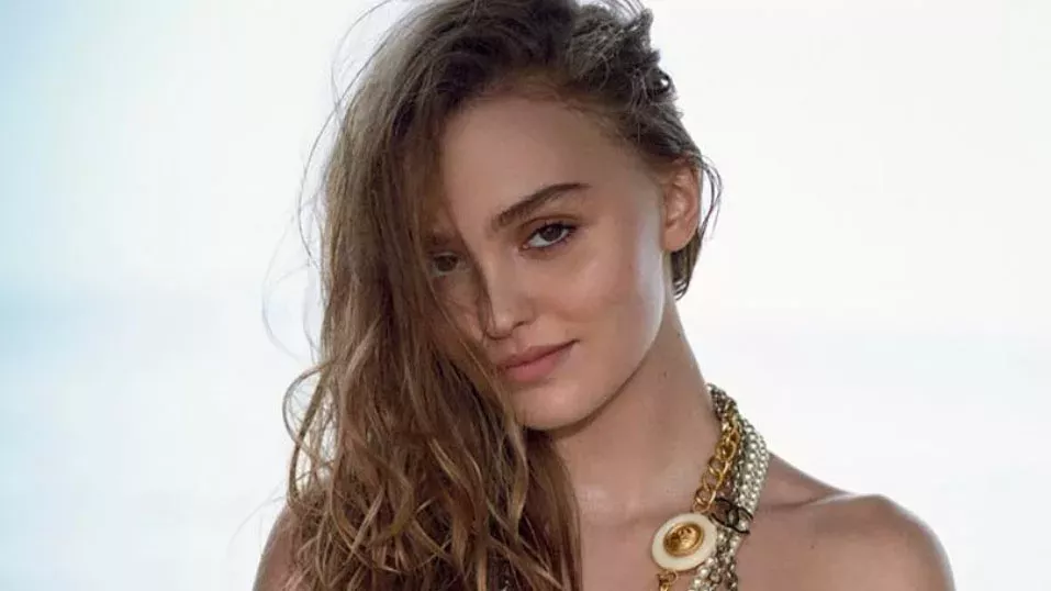 Lily-Rose Depp zeigt sich so freizügig wie noch nie