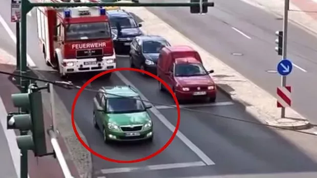 Was dieses Auto hier macht, wird euch richtig wütend machen