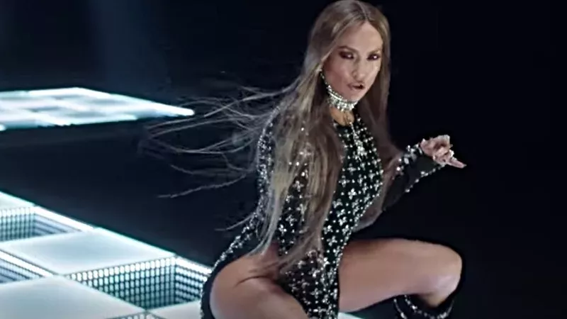 Minirock-Panne bei Jennifer Lopez: In ihrem neuen Video sieht man mehr als geplant