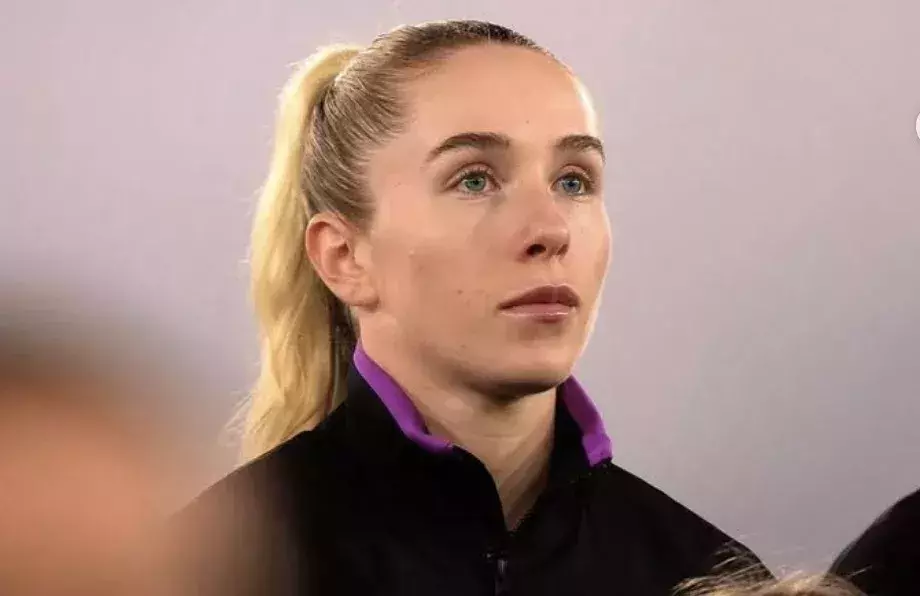 Britische Fußballerin Missy Bo Kearns verliert ihr Baby und erleidet dann Sepsis