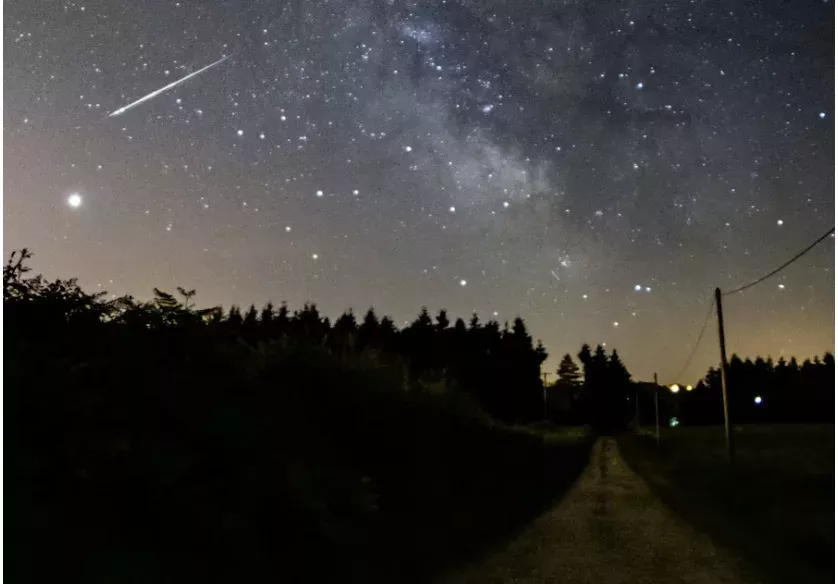 Rheinland-Pfalz: Teile eines Meteoriten beschädigen Häuser