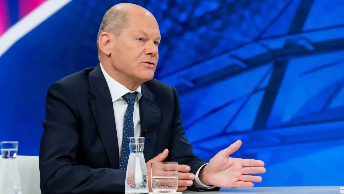 Hat Olaf Scholz ein Glasauge? Hier die Antwort!