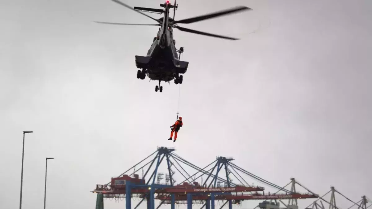 Großeinsatz im Hamburger Hafen