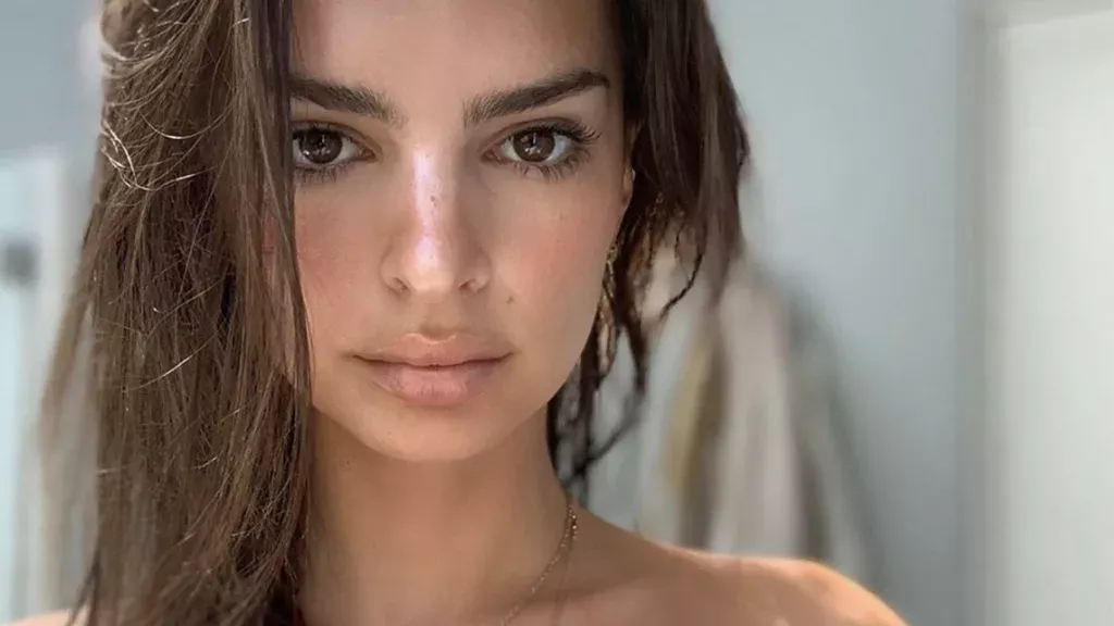 Emily Ratajkowski liefert Beweisfoto