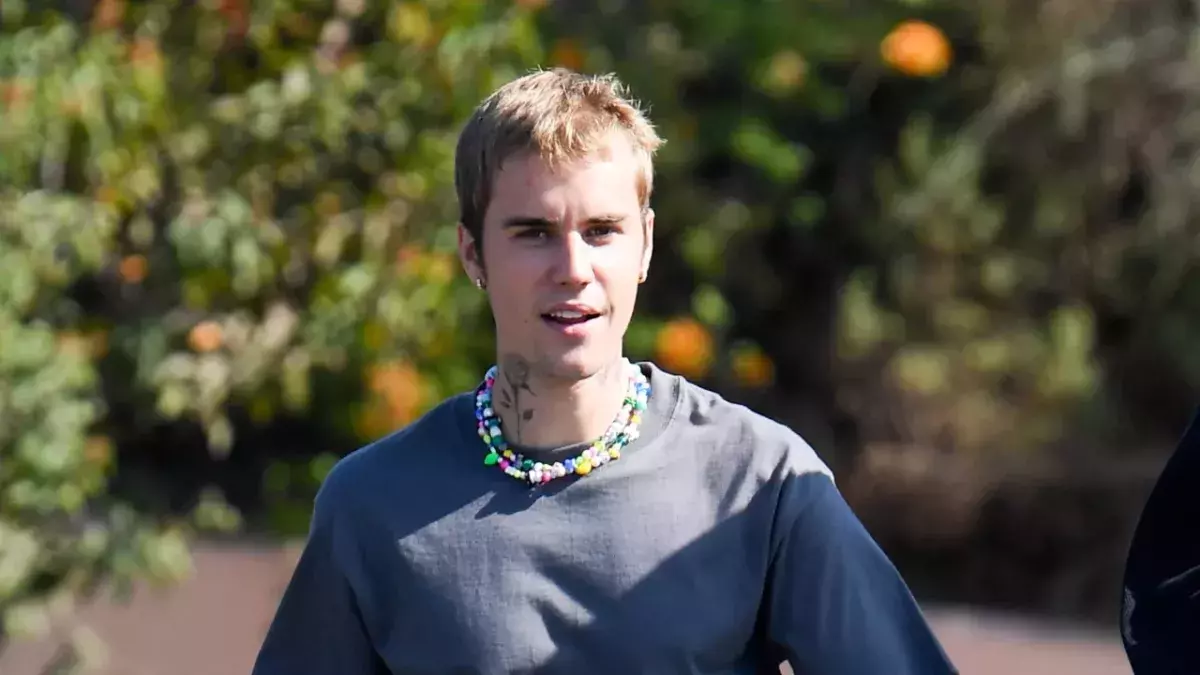 Frau sieht Justin Bieber ähnlich