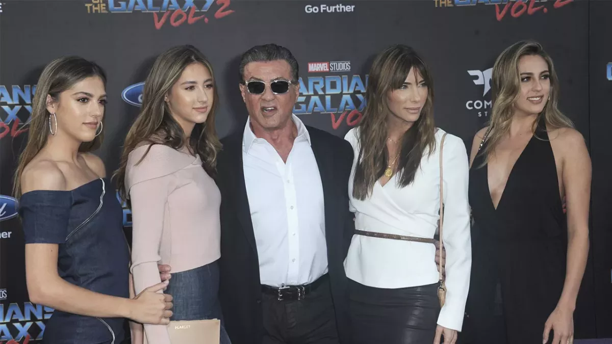 Kardashians-Nachfolge: Sylvester Stallone plant Reality-Show mit seinen Töchtern (Brouillon)