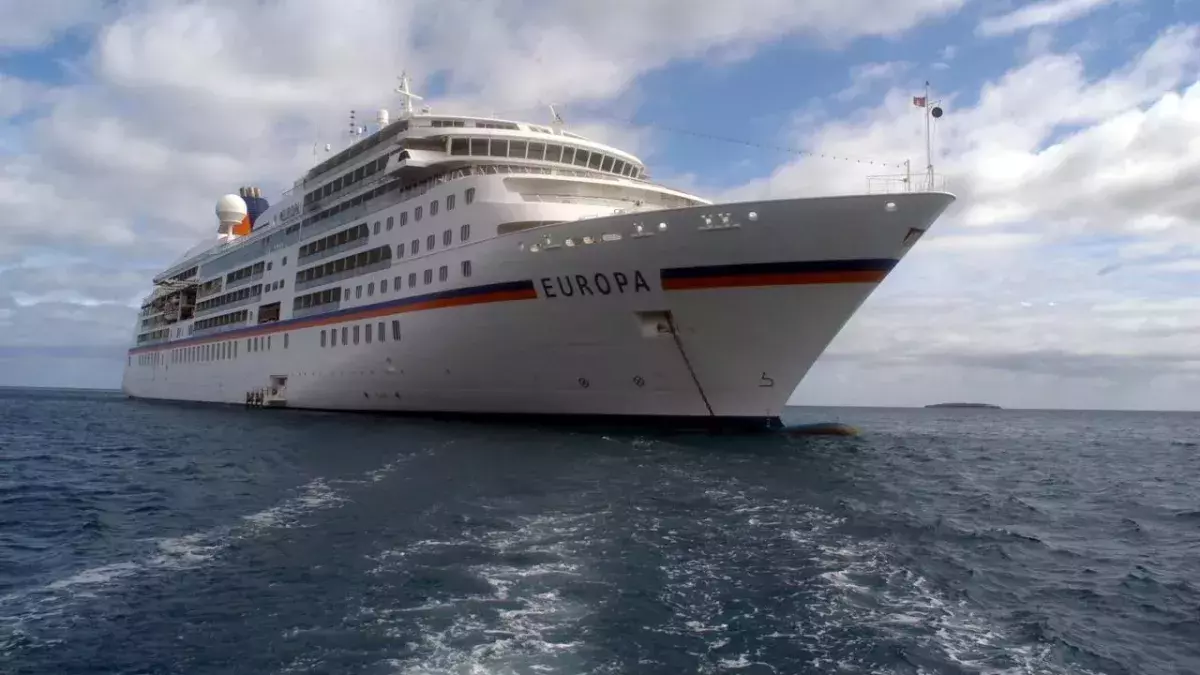 Kreuzfahrtschiff MS "Europa" in der Südsee