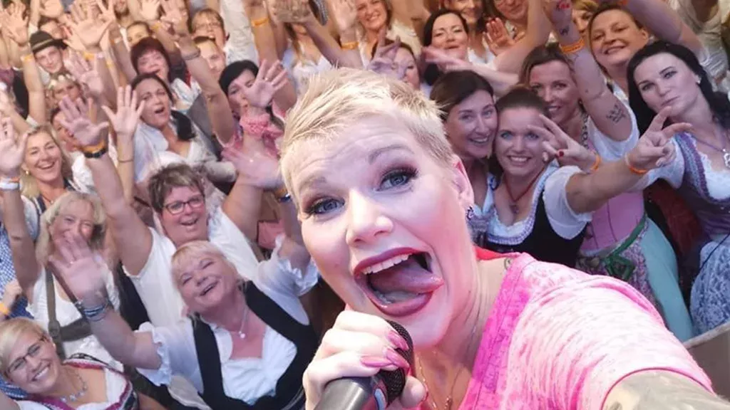 Melanie Müller feiert Weihnachten auf der Bühne