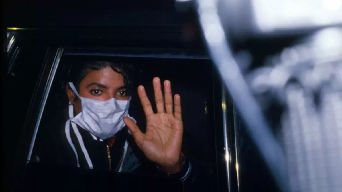Michael Jackson mit Mundschutz