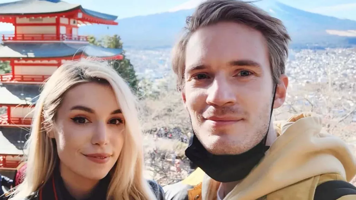 PewDiePie mit seiner Frau in Japan