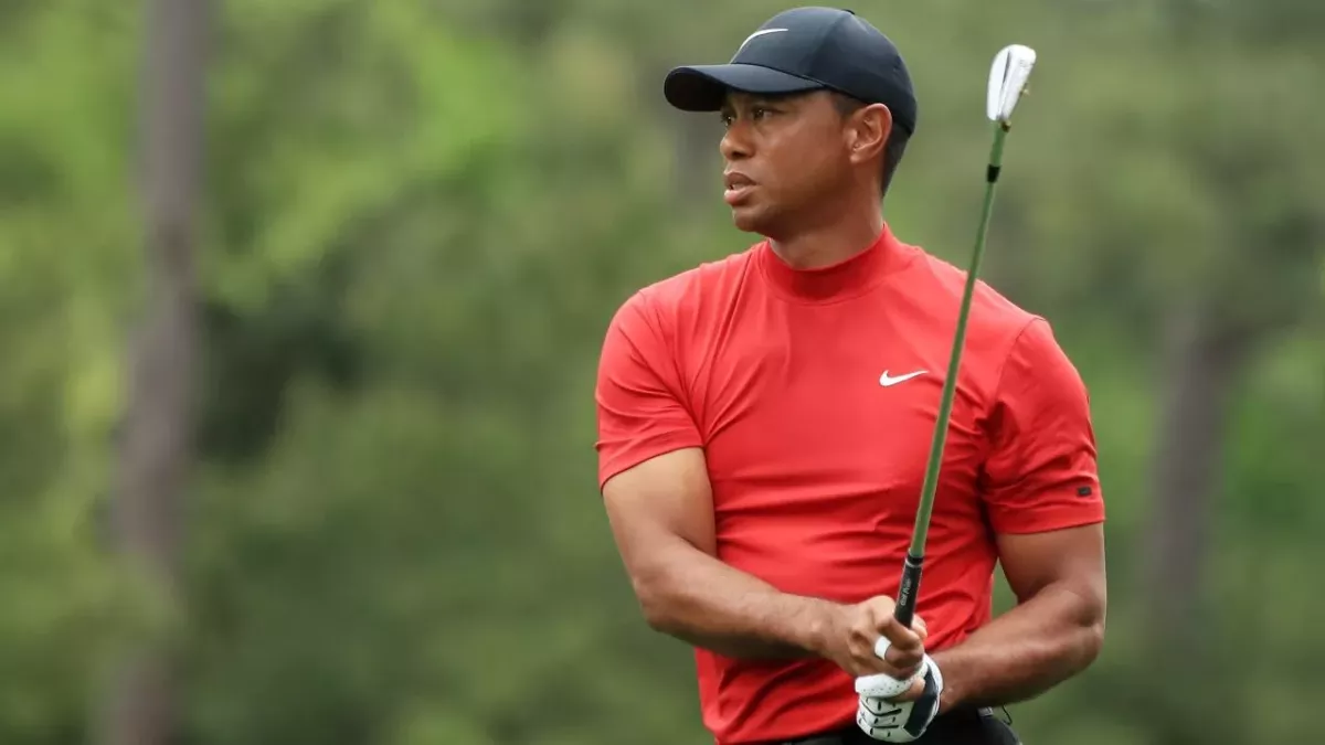 Tiger Woods meldet sich erstmals seit seinem schlimmen Unfall in der Öffentlichkeit.