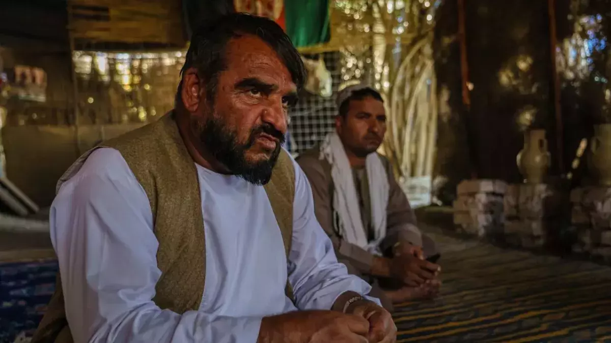 Der afghanische Polizist Azim Khan im Panjwai Viertel bei Kandahar, Afghanistan