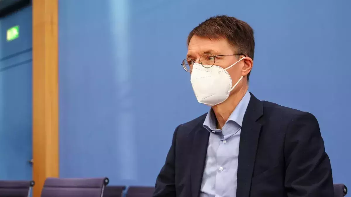 Karl Lauterbach bleibt besorgt