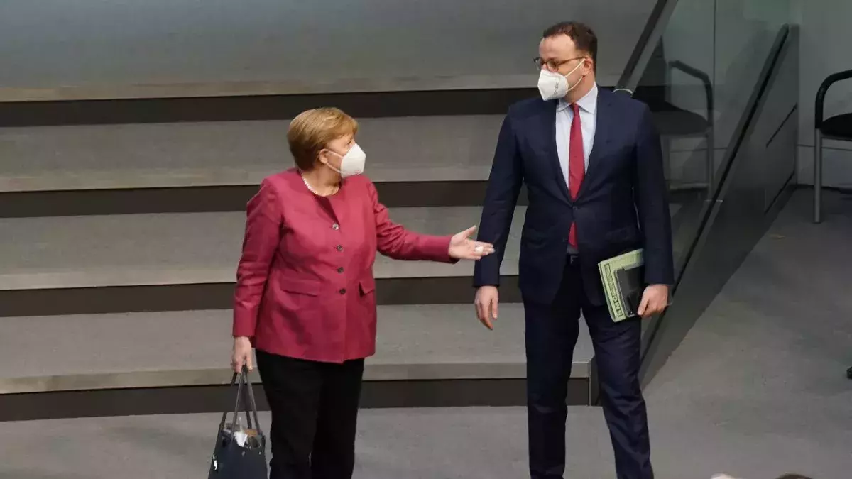 Merkel und Spahn im Bundestag