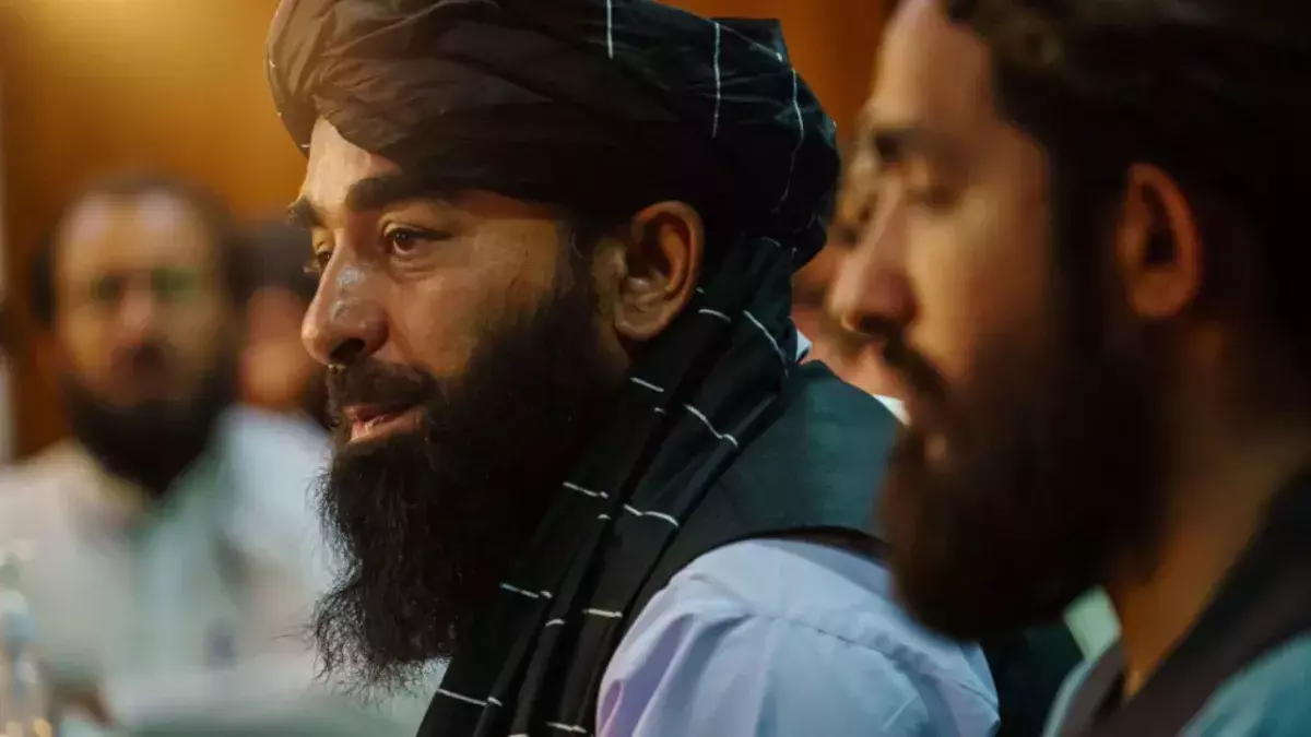 Talibansprecher Sabihullah Mudschahid stellt die Kabinettsliste vor