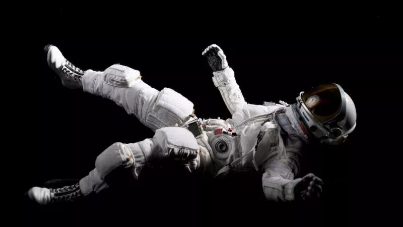 Astronaut im Weltall 