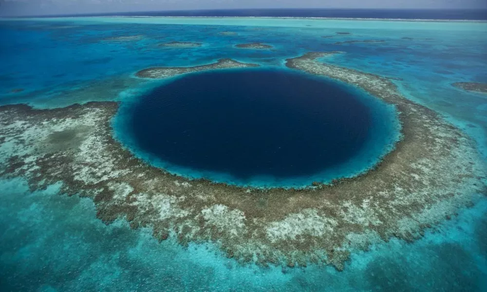 Das Great Blue Hole von Belize