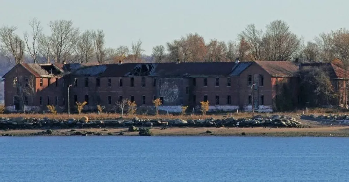 New York: Dutzende von Skeletten auf Todesinsel (Hart Island) entdeckt