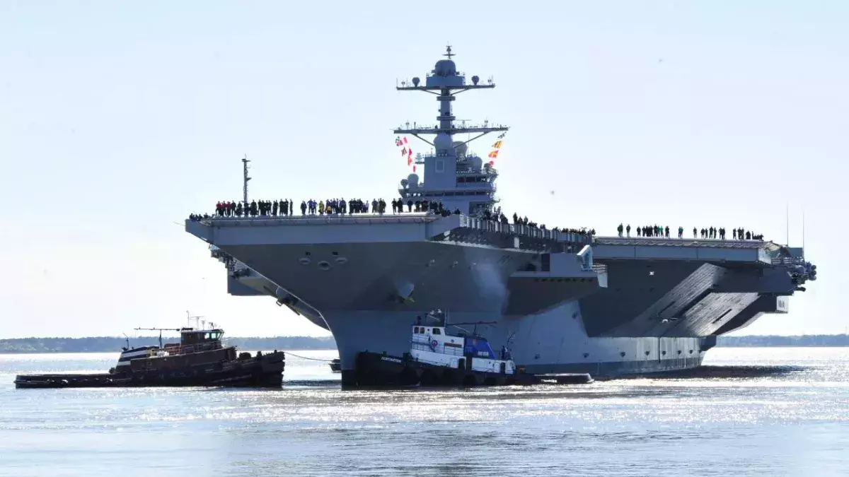 Der Flugzeugträger USS Gerald R. Ford im April 2017 in der Werft Newport News