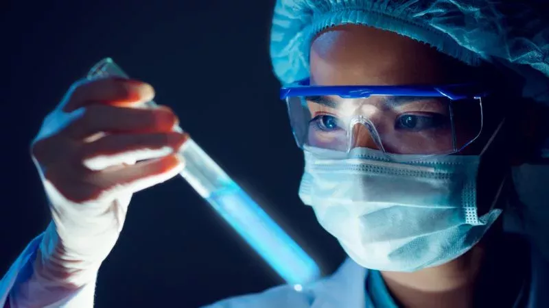 Forscher entwickeln Maske, die leuchtet, wenn der Träger infiziert ist