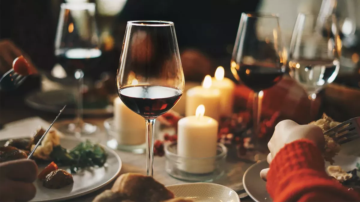 Studie erklärt: Darum trinken wir im Winter mehr Alkohol
