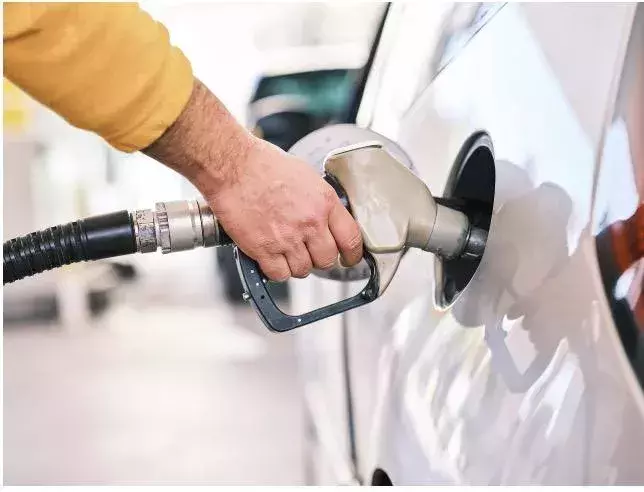 Volltanken beim Auto – Ist das wirklich eine gute Idee?
