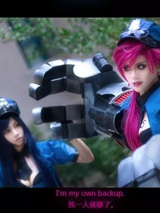 League of Legends: Die schönsten Cosplays der Polizistinnen Vi und Caitlyn
