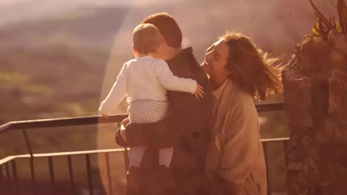 Umarmungen sind gesund für Babys
