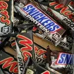 Was taugen die Proteinriegel von Mars und Snickers?