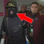 Warum kam Mayweather mit einer Maske herein?