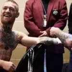 Kavanagh zeigt kurz vor der Ankündigung seines Kampfes gegen Mayweather eine SMS von McGregor